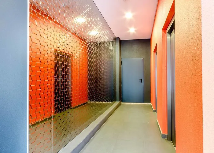 Avenue - Free Parking