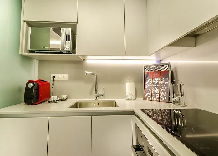 Avenue - Free Parking *